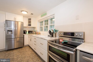 1498 Lowell Ct, Crofton, MD 21114 - photo 2