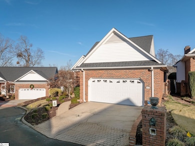 310 Greenview Cir, Greenville, SC 29609 - photo 3