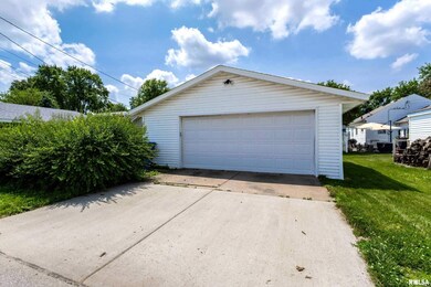 1020 Brown St, Bettendorf, IA 52722 - photo 7