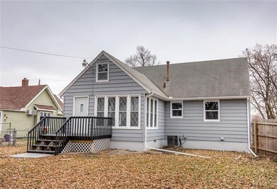 916 E 22nd Ct, Des Moines, IA 50317 - photo 2