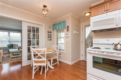 Enter into this 2bd/1ba condo and...
