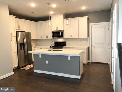 13317 Launders St, Herndon, VA 20171 - photo 5