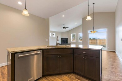 1627 NW Zamia Ave, Redmond, OR 97756 - photo 6