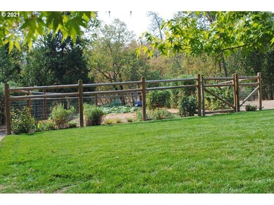 918 Peco Rd, Grants Pass, OR 97526 - photo 4