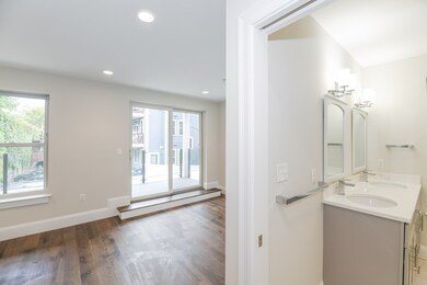 545 E 3rd St unit 1, Boston, MA 02127 - photo 3