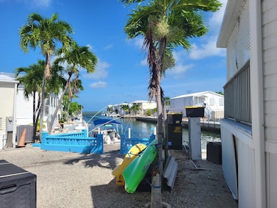 Peek-a-Boo canal water view  at backyard
