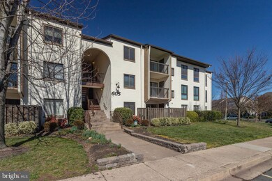605 Center St unit 204, Herndon, VA 20170 - photo 3