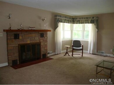 Liv Room w Gas Log FP