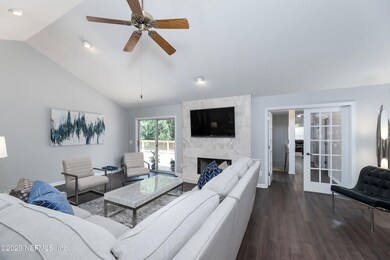 421 Holiday Hill Cir E, Jacksonville, FL 32216 - photo 5