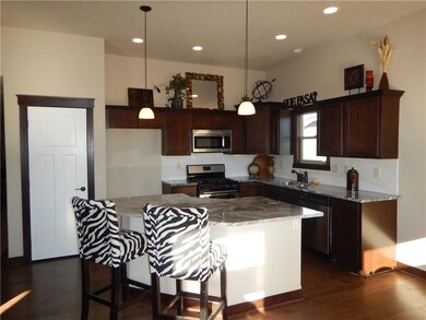 9558 Alderwood Dr, West Des Moines, IA 50266 - photo 7