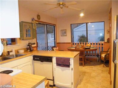 Kitchen - view into kitchen from dining room