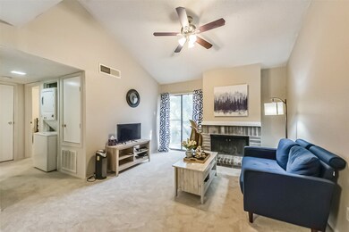 7900 N Stadium Dr unit 16, Houston, TX 77030 - photo 2