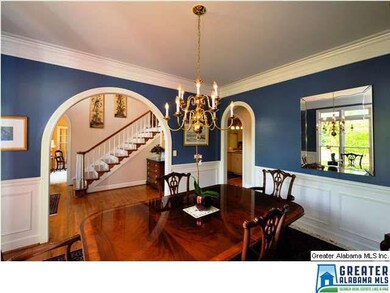 Dining room that will accommodate large family gat