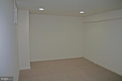 912 Portia Ct, Hyattsville, MD 20785 - photo 3