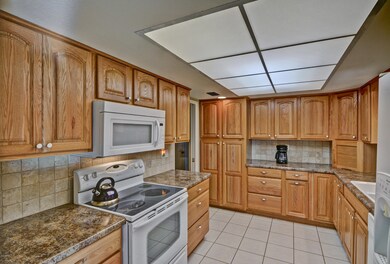 10901 W Cameo Dr, Sun City, AZ 85351 - photo 3