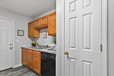 8727 Cocoa Ave, Jacksonville, FL 32211 - photo 4