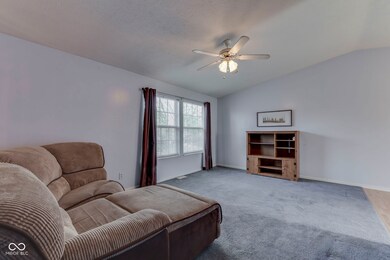 110 Meadow Creek Blvd, Whiteland, IN 46184 - photo 7