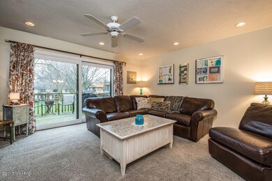 005-Living_Room-3765077-small