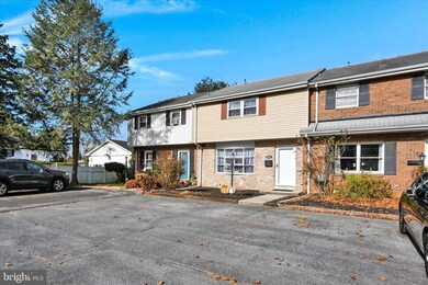 911 E Oak St, Palmyra, PA 17078 - photo 2