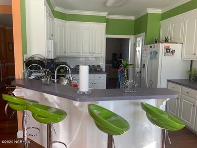 Kitchen with breakfast bar