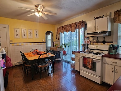 Spacious kitchen!