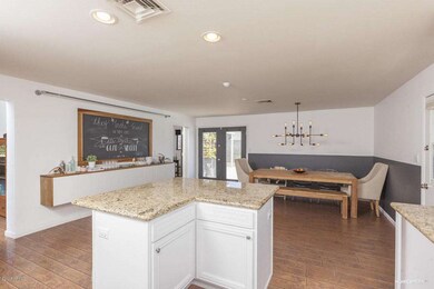 Eat-in Kitchen