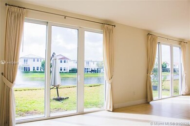 10454 NW 70th Ln, Doral, FL 33178 - photo 5