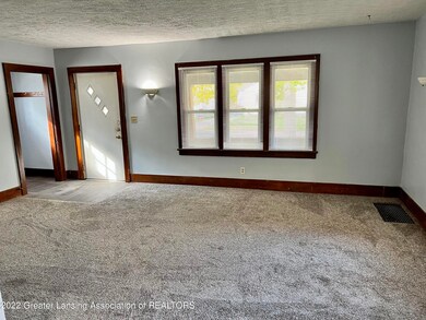 942 N Jenison Ave, Lansing, MI 48915 - photo 2