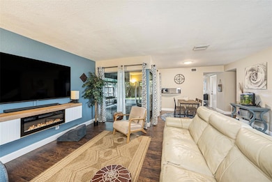 4805 Grove Point Dr unit II, Tampa, FL 33624 - photo 6