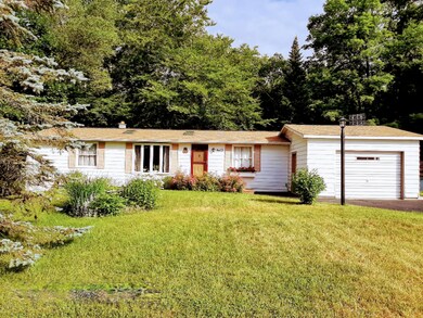 3 Bed, 2 Ba, Full Bsmt and Stream!