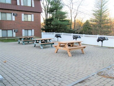 555 Calef Rd unit 8, Manchester, NH 03103 - photo 3