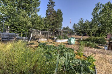 008-Garden