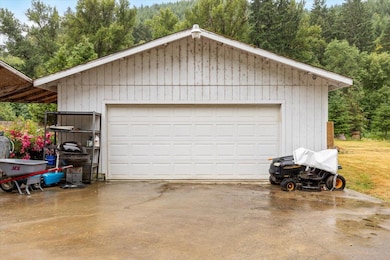 513 Barton Rd, Glendale, OR 97442 - photo 2