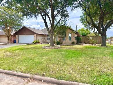 7875 Log Hollow Dr, Houston, TX 77040 - photo 2