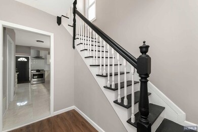 31 Halstead St, Newark, NJ 07106 - photo 2