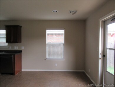2705 N 21st St, Broken Arrow, OK 74012 - photo 7