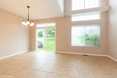967 Viewpoint Dr, Lake In the Hills, IL 60156 - photo 2