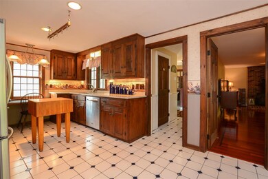 9 Hemlock Cir, Sandown, NH 03873 - photo 2