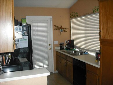 1722 E Darrel RD 005
