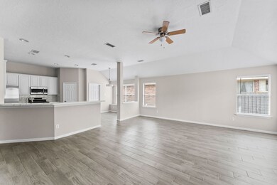 22 Hidden Meadow Dr, Spring, TX 77382 - photo 5