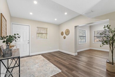 2907 Parr Ct E, Jacksonville, FL 32216 - photo 6