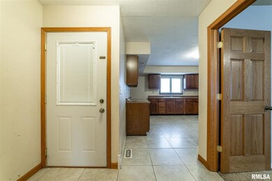 1501 N Sangamon St, Lincoln, IL 62656 - photo 2