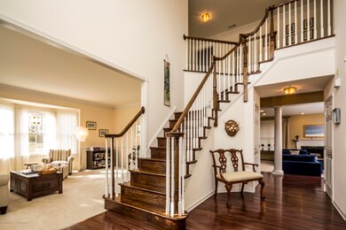 GRAND 2 STORY FOYER