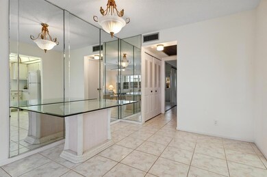 382 Windsor Q, West Palm Beach, FL 33417 - photo 5