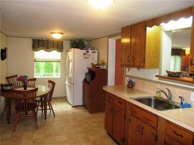 Kitchen. SPACIOUS EAT-IN KITCHEN.