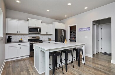 16200 Springbrook Trail, Urbandale, IA 50323 - photo 6