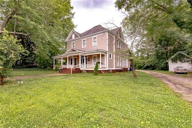 424 S Race St, Statesville, NC 28677 - photo 2