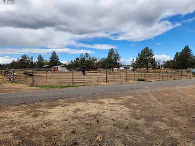 5663 SW Impala Ave, Redmond, OR 97756 - photo 3