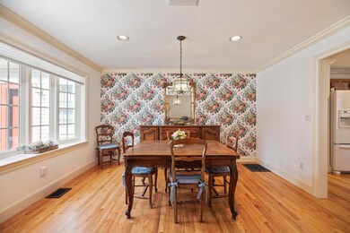 007-photo-dining-room-6955206