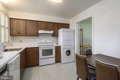 1020A Brixton Ct, Sterling, VA 20164 - photo 6